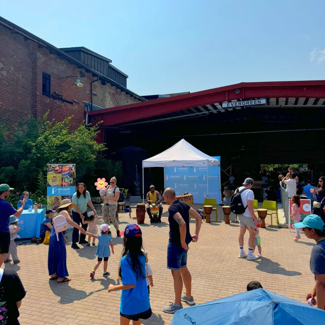 Families gathered to dance around Fana Soro's performance